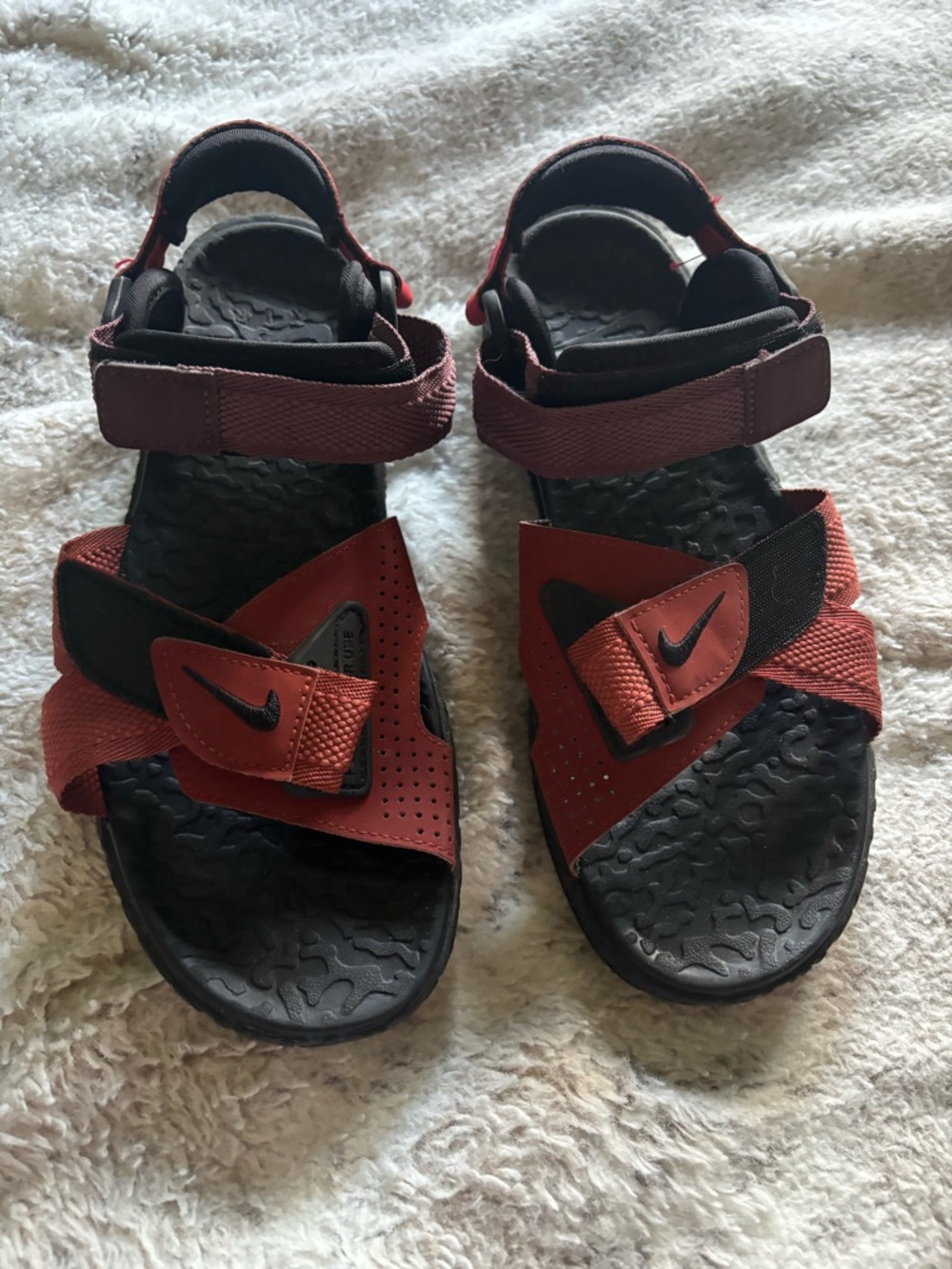 Nike women ' Red and Black Adjustable Sport Sandals